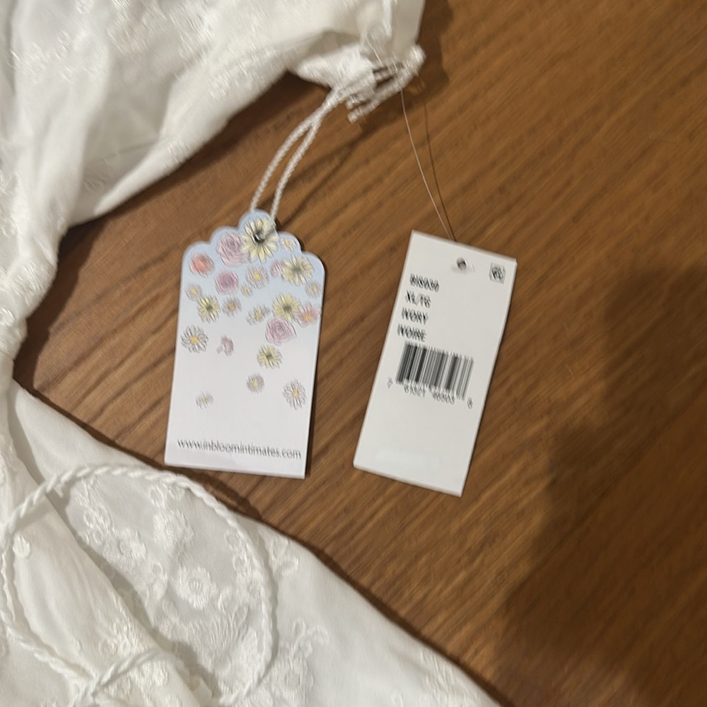 In Bloom. White Robe. XL. NWT - Picture 5 of 5